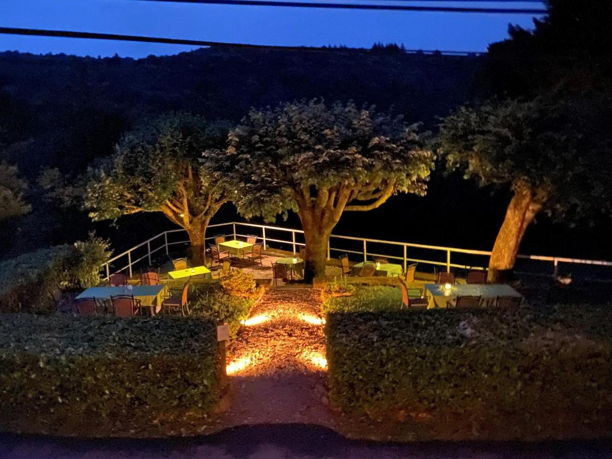 Le Saut De La Bergere Bed & Breakfast *
